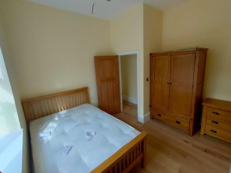 4 bedroom flat to rent - Photo 3