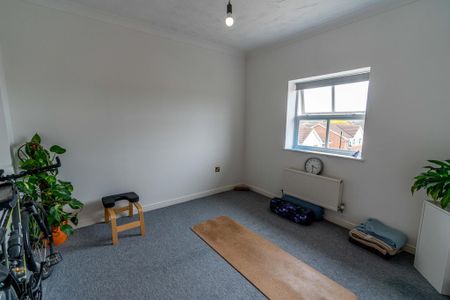 3 bedroom apartment to rent - Photo 4