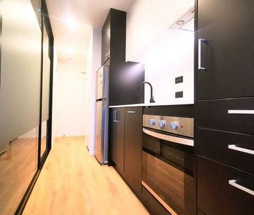Stylish 1 Bedroom Central Apartment - Photo 3