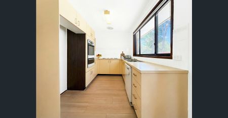 Welcoming Family Home in a Quiet Ingleburn Setting - Photo 5