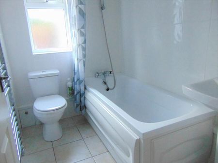 2 bedroom ground floor flat to rent - Photo 5