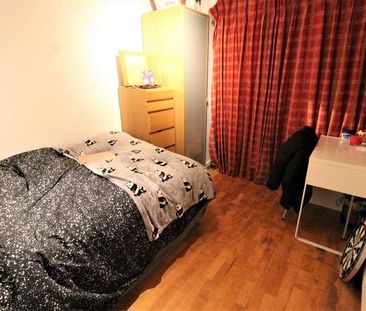 Nightingale Shott, Egham, TW20 - Photo 2