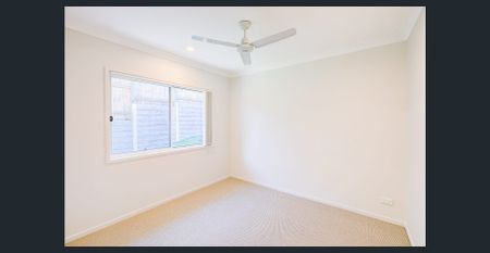 Spacious Family Home with Air Con in a Quiet Cul-de-Sac - Photo 3