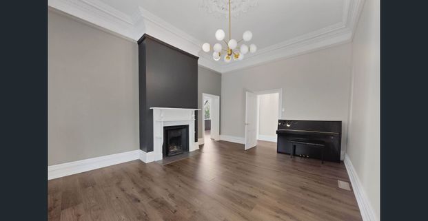 Renovated Family Home in a Prime Surrey Hills Location - Photo 1