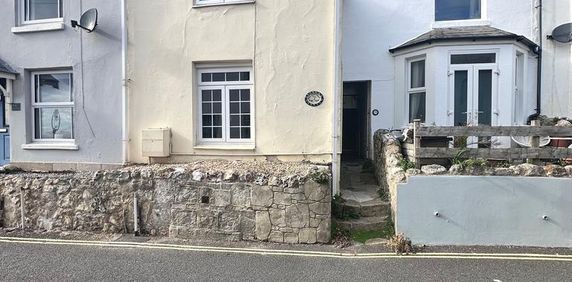 2 bedroom end of terrace house to rent - Photo 2