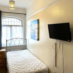 St Andrews Road, Exmouth, EX8 - Photo 3