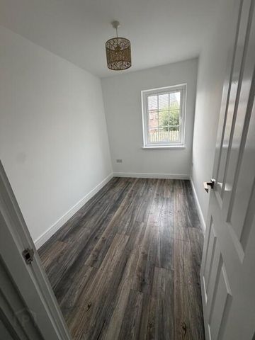 19 Blackrock Crescent, Newtownabbey, BT36 4AY - Photo 4