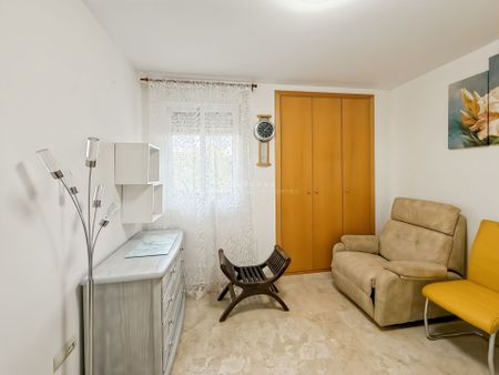 Amplio piso situado en la zona de Selwo, Estepona, a poca distancia andando de la playa y del Colegio Internacional - Foto 5