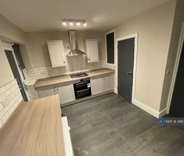 3 bedroom end of terrace house to rent - Photo 4