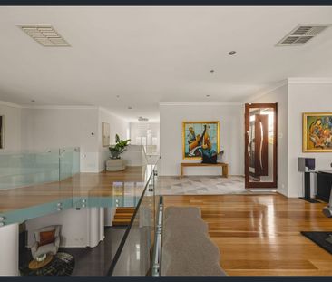 Luxury 5-Bedroom Riverside Family Residence with Pool, Spa & Multiple Entertainment Areas - Photo 5