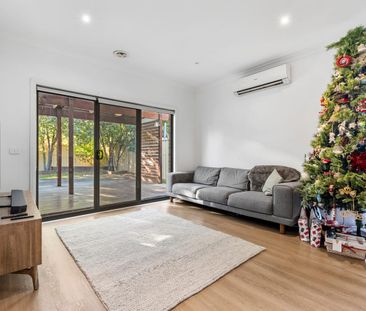 Comfortable Single-Level Living in a Prime Caroline Springs Location - Photo 2