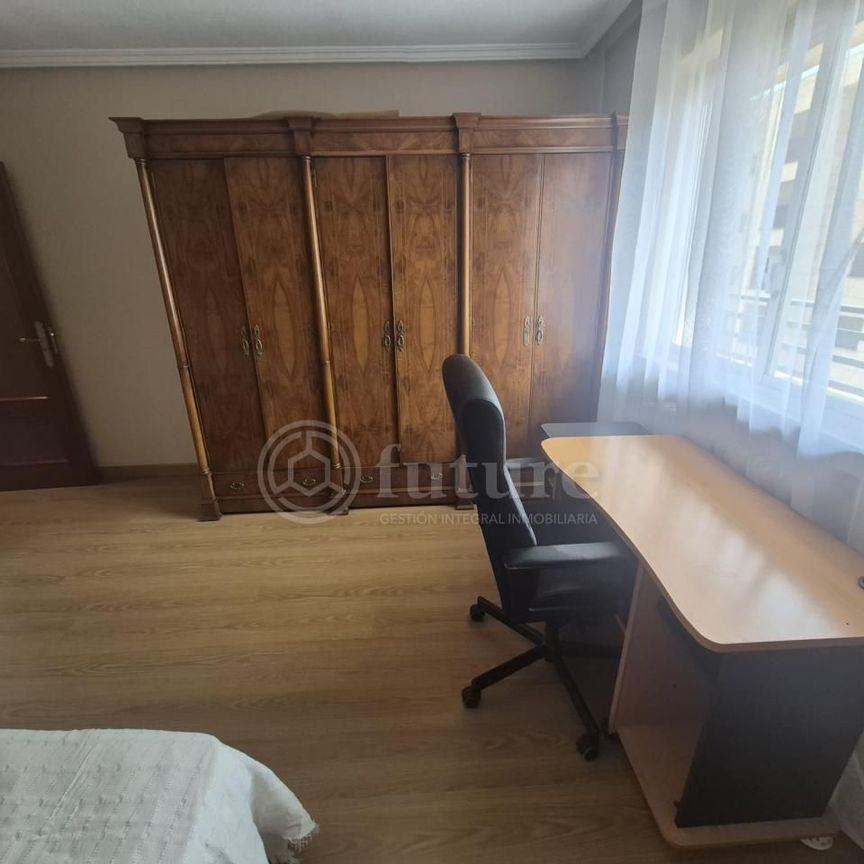 Piso de alquiler en Calle Los Hidalgos, Salesas - Photo 1