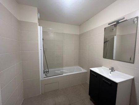 Location Appartement 3 pièces 64m² ALBI 81000 - Photo 5