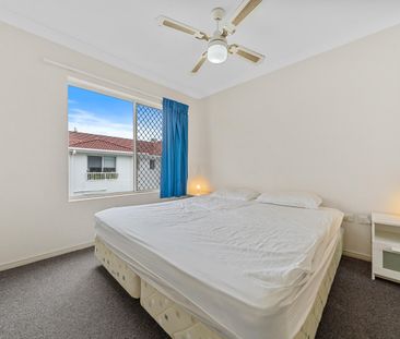 Beachside Living in the Heart of Chevron Island - Photo 2