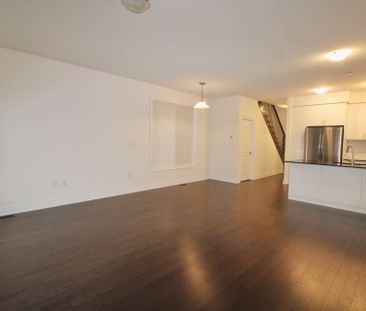 For Lease - 3 Terrain Court, East Gwillimbury, Ontario - Photo 1