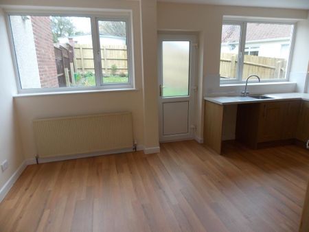 3 bedroom end of terrace house to rent - Photo 3