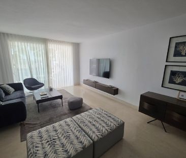 3 Bedroom Apartment For Rent in Nueva Andalucía, Málaga - Photo 2