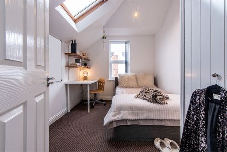 6 Bed Terraced House, Rothesay Avenue, NG7 - Photo 5