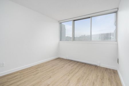2100 Boulevard de Maisonneuve West, Montréal, QC - Photo 3