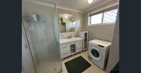 TOP FLOOR UNIT IN PRIME LOCATION - Photo 2