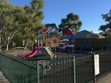 Family Home Close to O Bahn - Photo 5