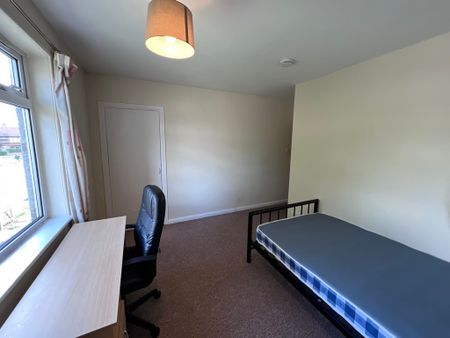 Fourth Avenue, Tang Hall - P1419 - Photo 4