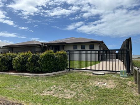 12 Lancaster Way, 4740, Ooralea - Photo 5