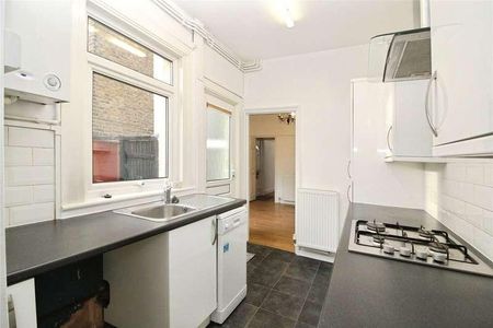 Malvern Road, Hornchurch, RM11 - Photo 3