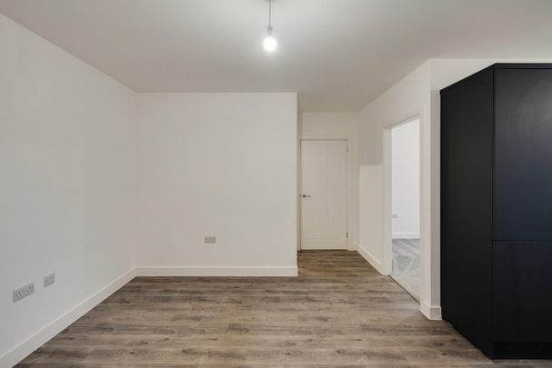 1 Bed Flat - Photo 1