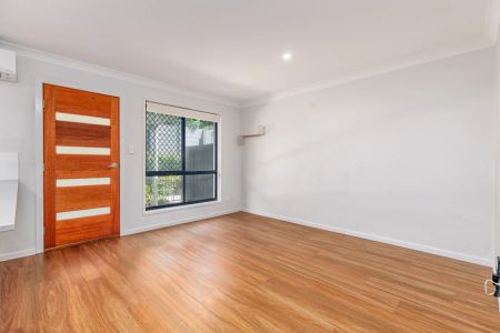 Four Bedroom Townhouse in sort after Mango Hill complex - Photo 3