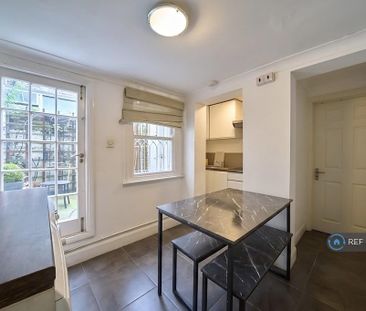 1 bedroom in a flat share to rent - Photo 1