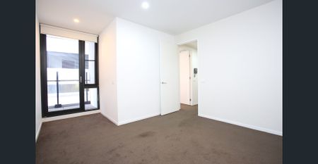 Partially furnished apartment in heart of Travancore - Photo 4