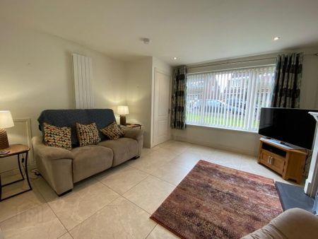 66 Woodview Crescent, Lisburn, BT28 1LF - Photo 2