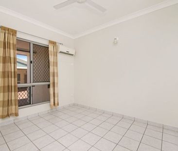 Ground level 2-bedroom unit with private courtyard - Photo 4