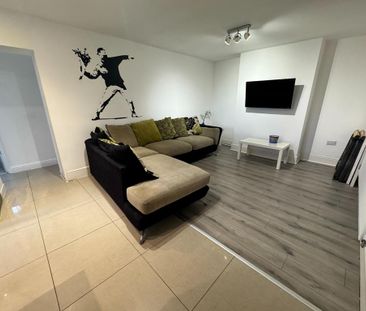 1 bedroom in a house share to rent - Photo 3