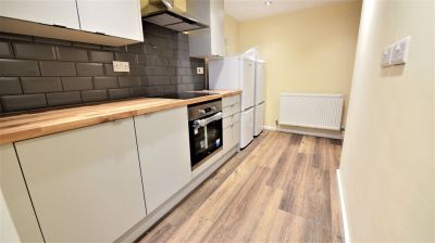 5 bedroom House in Burley Lodge Road, Leeds - Photo 5