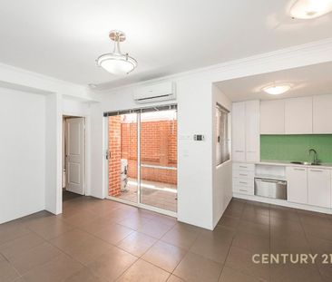 Stylish Ground Floor Apartment - Photo 3
