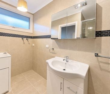 Updated 2 Bedroom Unit In Prime Cheltenham Location - Photo 5