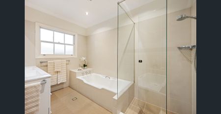 Elegant Family Retreat - Photo 5