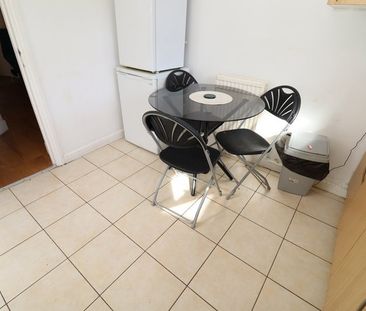 Room in a Shared House, Monega Road, E7 - Photo 6