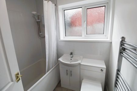 All Hallowes Drive, Doncaster - Photo 2