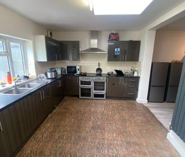 1 bedroom in a house share to rent - Photo 5