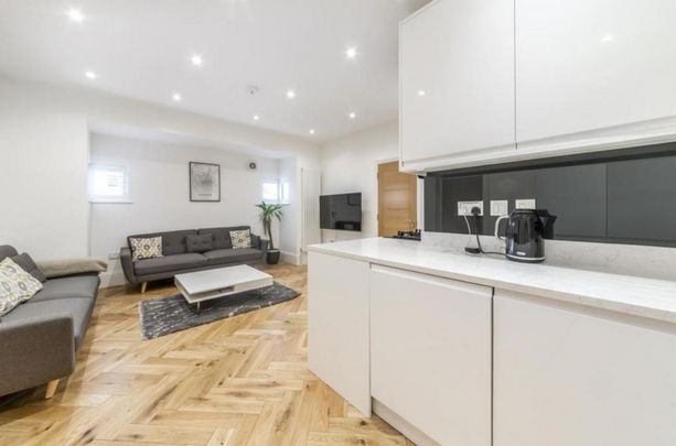 3 bedroom flat to rent - Photo 1