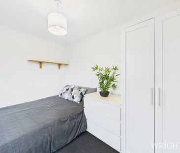 4 bedroom Mid Terraced House - Bishops Rise, Hatfield - Photo 3