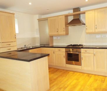 2 bedroom ground floor flat to rent - Photo 2