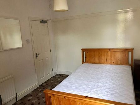 5 bedroom semi-detached house to rent - Photo 2