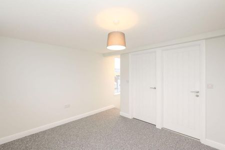 3 bedroom end of terrace house to rent - Photo 3