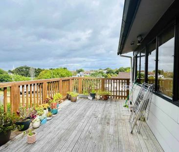 3 BEDROOM FAMILY HOME - Photo 1