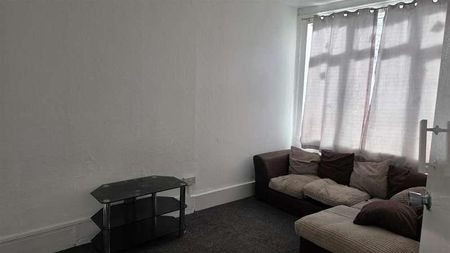 Hammond Road, Southall, UB2 - Photo 2