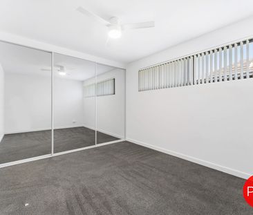 MODERN, BEAUTIFULLY PRESENTED HOME IN A GREAT LOCATION. - Photo 3